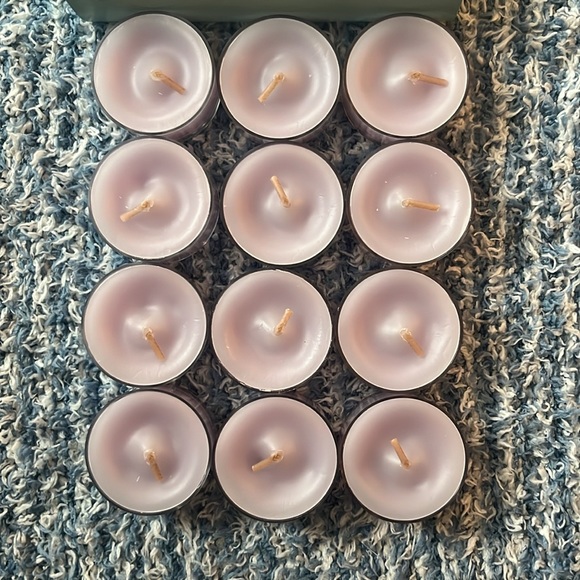 PartyLite tea lite candles essence of lavender (12) - Picture 3 of 5